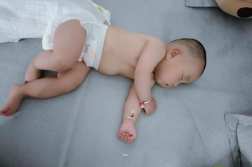 江苏宝宝总是摇头怎么回事